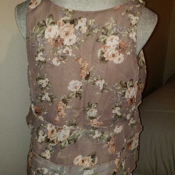 Forever 21 sleeveless top. - Picture 4 of 6